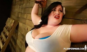 Sexy bbw eliza allure submits and bonks her slaver
