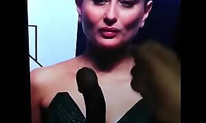 Kareena bhabhi cum tribute teaser on massive big screen