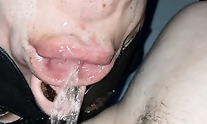 Lick me while I pissing
