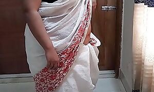 (Tamil hot aunty saree striping) Aunty Ko Jabardast Chudai aur maja karti hua - Hindi Clear Audio