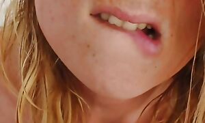Vends-ta-culotte - POV : you fuck a gorgeous blond amateur girl and cum on her pretty face